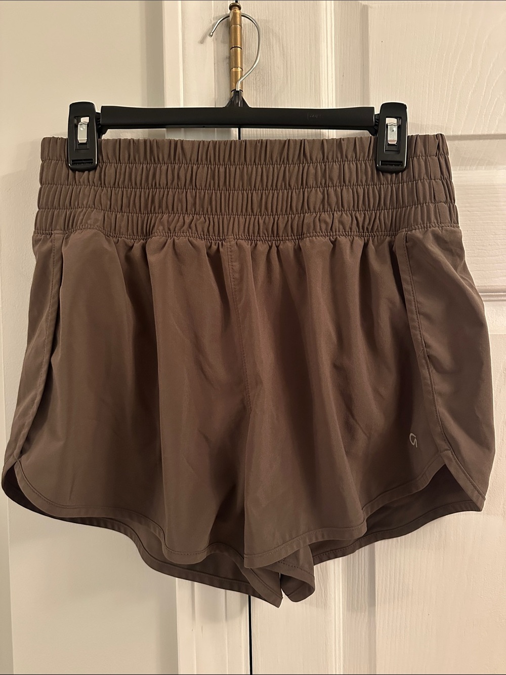 GAP Perfectly Brown Hi Elastic-Waist Shorts- Performance Fabric.. like new! Med